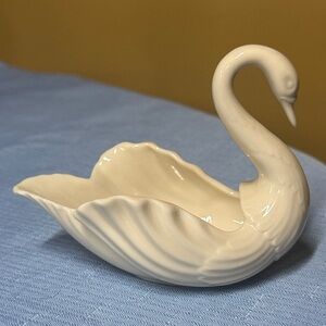 Sold
Lenox IVORY WHITE SWAN Dish USA 5" Long 4” Tall 2.75” Wide Green Mark